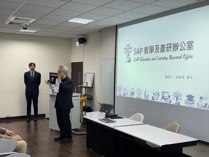 陳同孝校長親自蒞臨致詞，勉勵本校推動SAP教學與產學合作。圖片